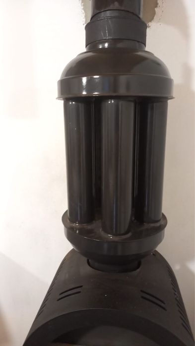 Sobă tip șemineu pe lemne cu recuperator de căldură