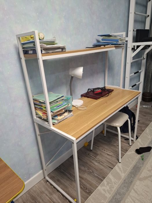 Продам стол пистменный