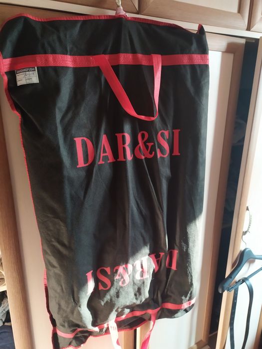 Продам чехол для костюма.