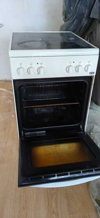 Италианска готварска печка Zanussi + IKEA абсорбатор керамичен плот, Quick 4 котлона, вентилаторна фурна