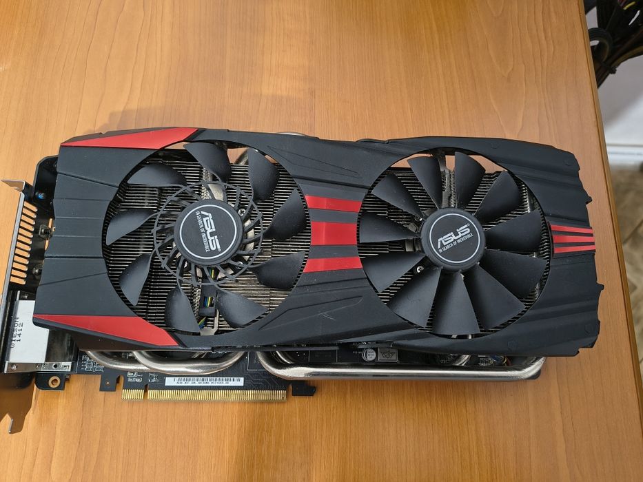 placa video 3GB DDR5 asus R9 280X