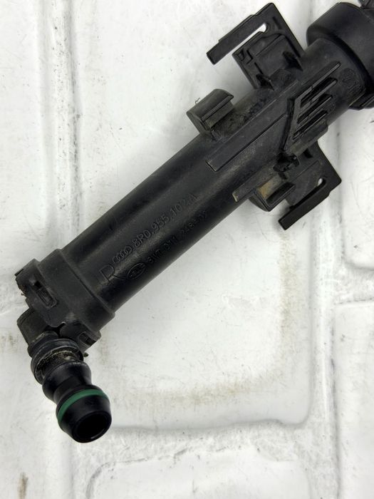 Дясна пръскалка предна броня AUDI Q5 / SQ5 8R 8R0955102A