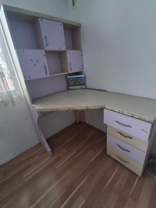 Бюро за детска стая