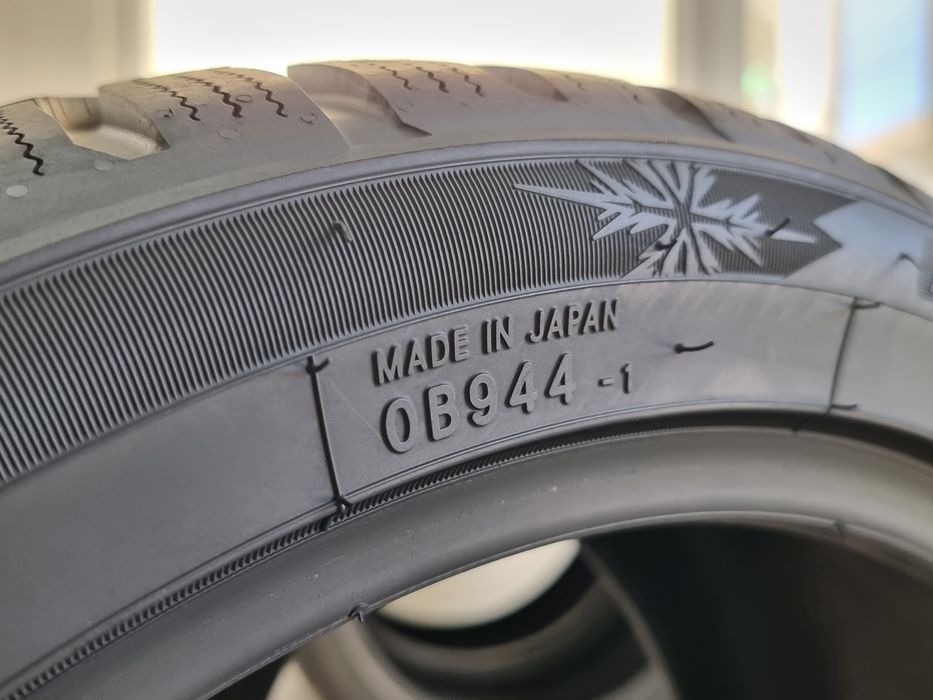 215/40/16 Toyo 4Броя: 330лв 7.5мм като Нови