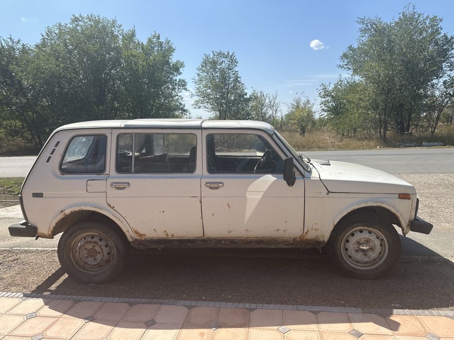 Продам машину ниву