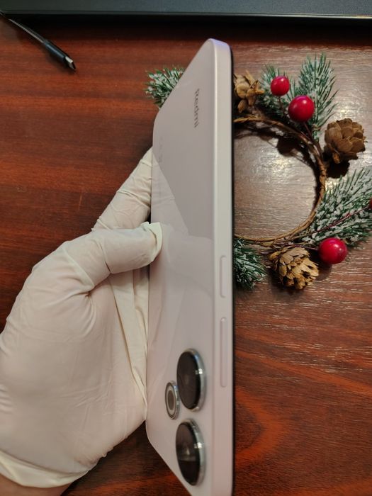 Telefon Xiaomi Redmi13. Roz, stare ca nou, 8/256 GB, camera 108MP