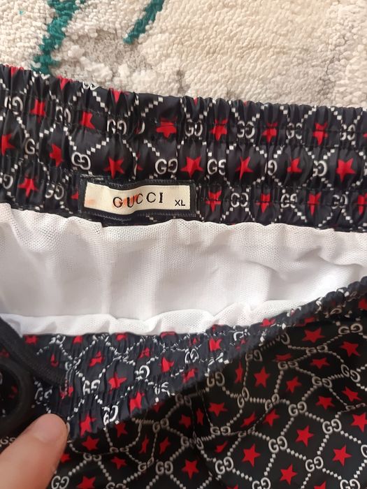 Vând pantaloni scurți baie baieti