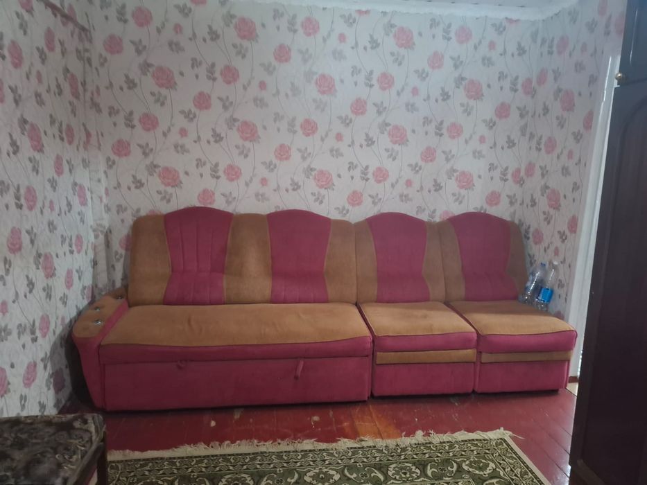 Продам диван район Б Пушкина