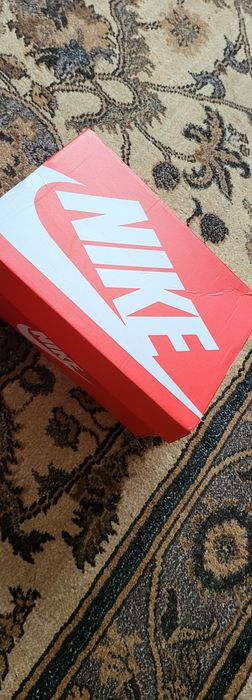 Vând nike impecabili