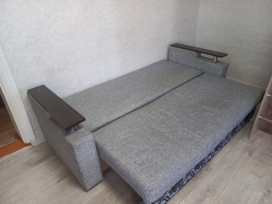 Диван, раскладной в хорошем состоянии