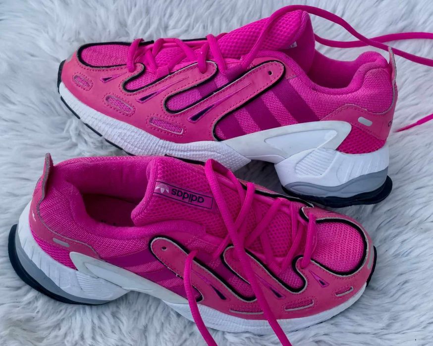 Adidas оригинални дамски сникърси 38 номер