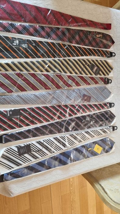 Галстуки новые, 21 штука