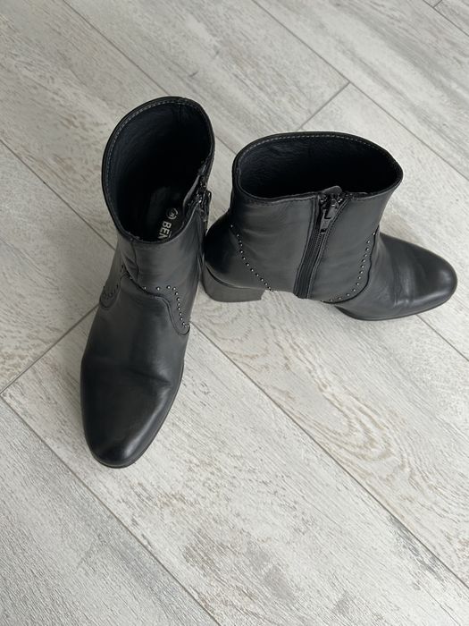 Botine negre din piele model deosebit Benvenuti marime 37
