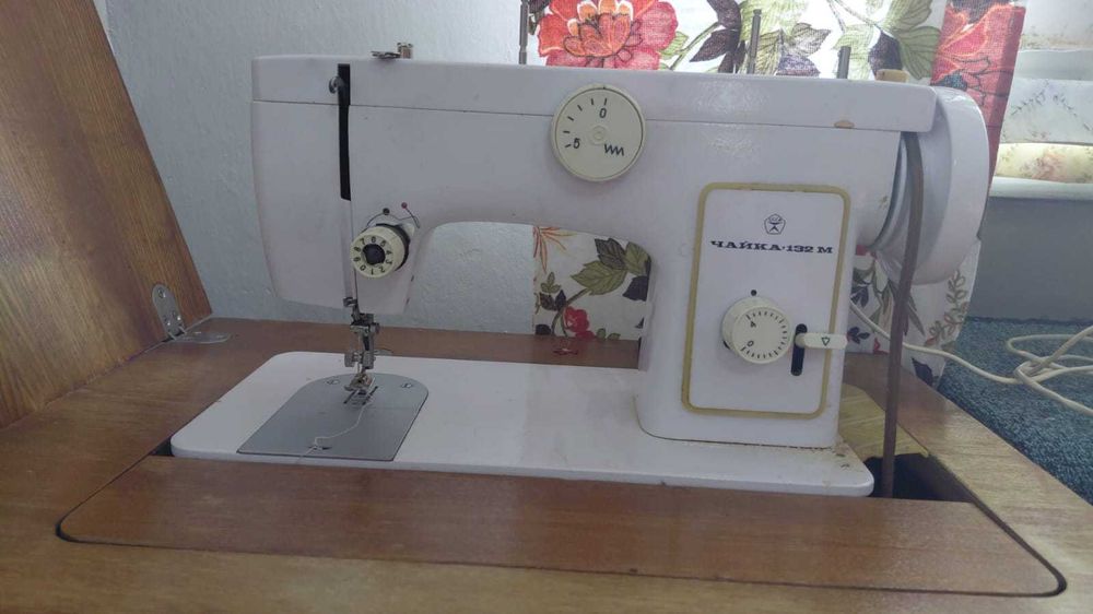 Швейная машинка Чайка