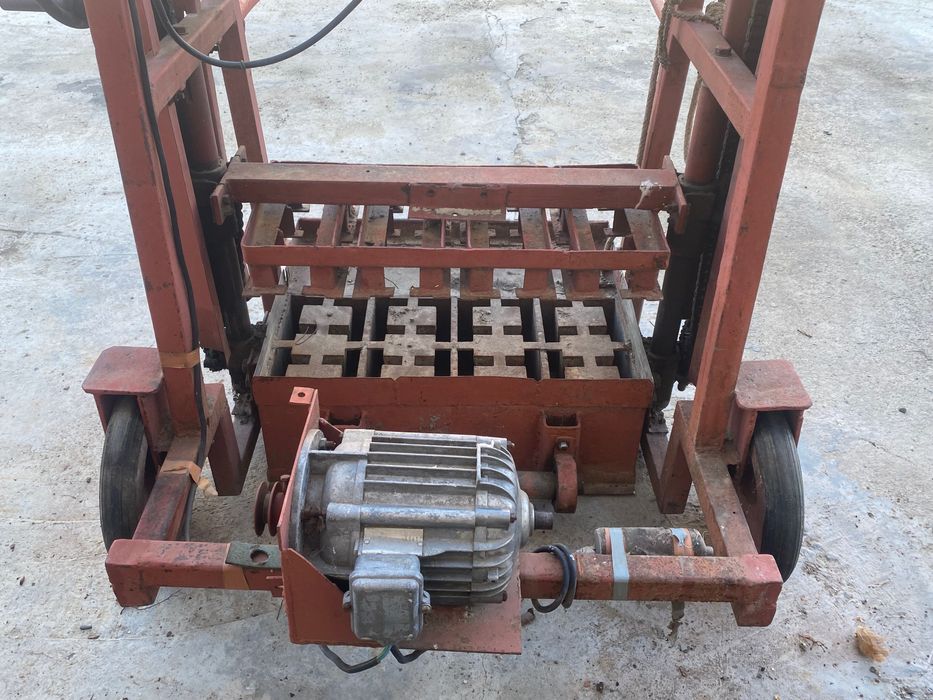 Masina de facut boltari