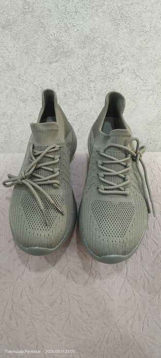 Продам женские слипоны.