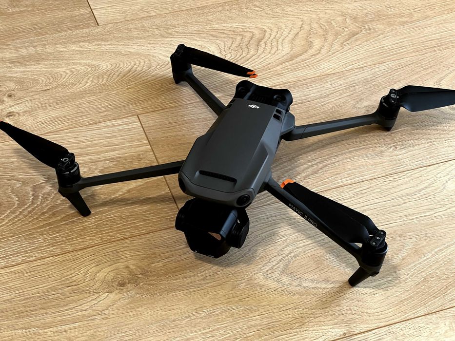 DJI Mavic 3 Pro - Fly More Combo, DJI RC Pro