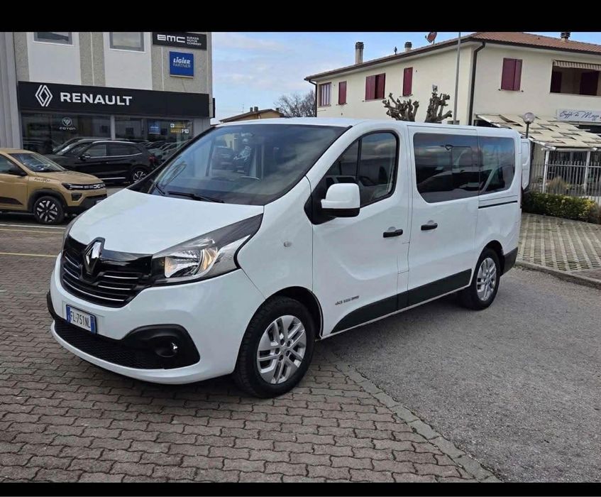 Inchiriere microbuze/ furgoane 8+1 locuri