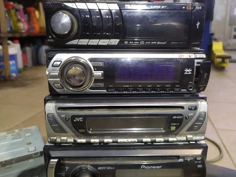 Авто CD-та с падащи панели.