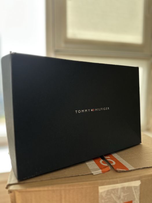 Продаются кроссовки Tommy Hilfiger