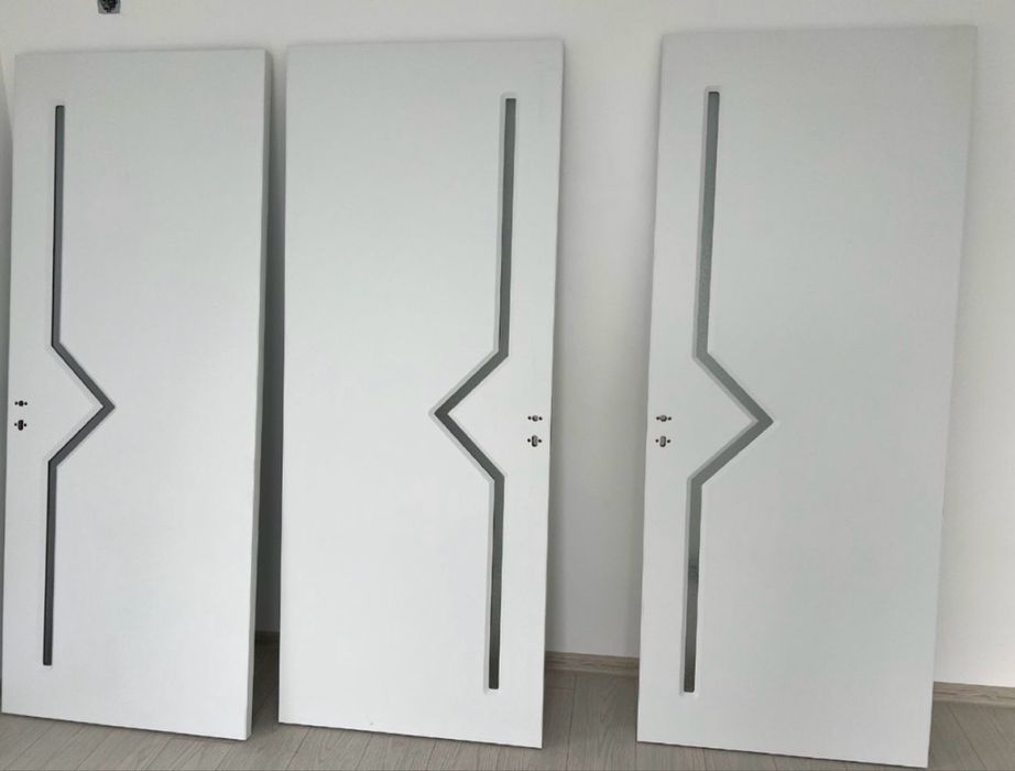 Usi interior albe ( pline ) cu geam
