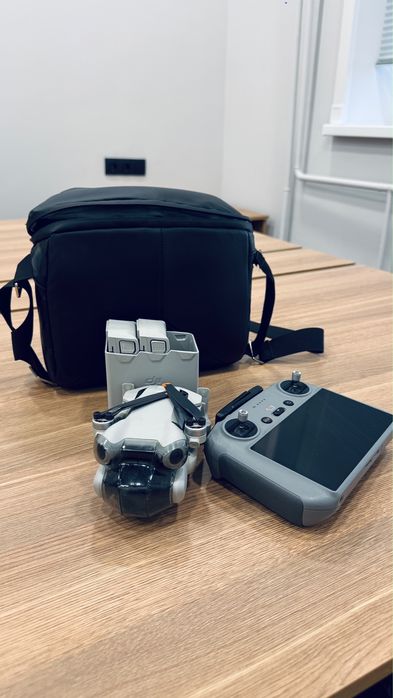 Продам квадракоптер DJI Mini 4 Pro Combo