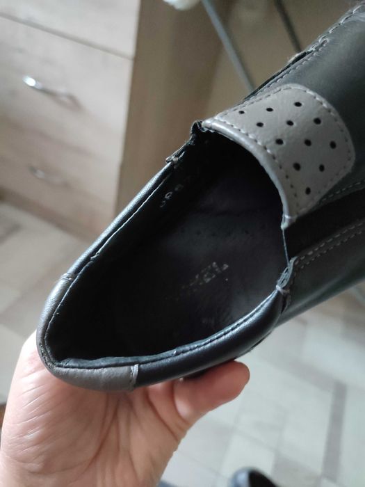 Продам туфли для мальчика 34