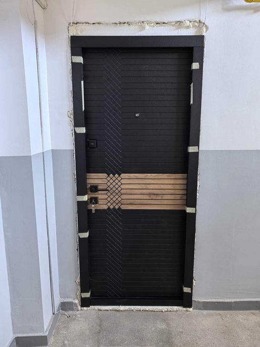 Usa intrare apartament Koln