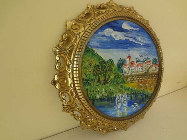 Овална картина с бронзова рамка