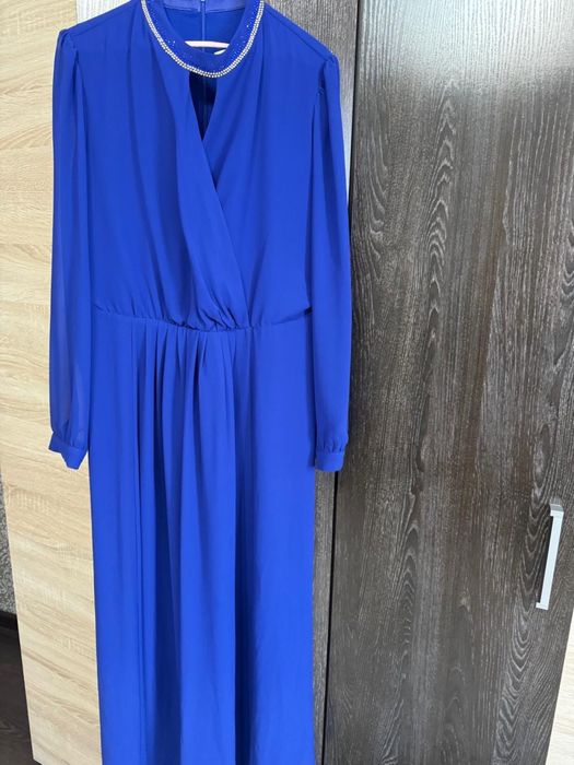 Продам платья по 15 000 каждую