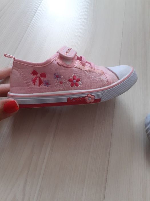 Детски розови пантофи