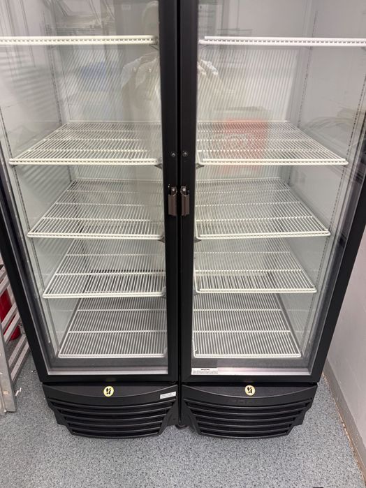 Frigider/ Vitrina cu 2 usi