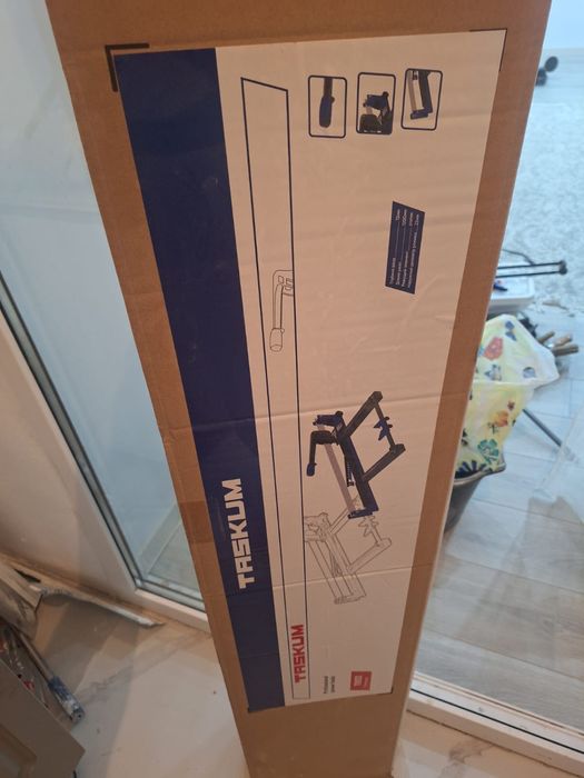 Инструменты для ремонта и кафеля