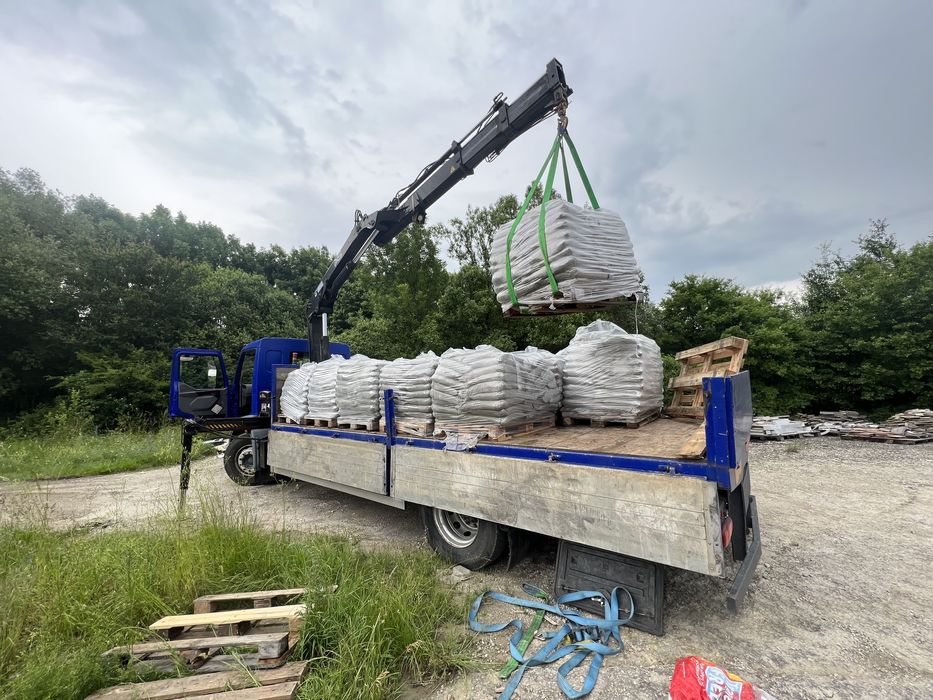 Камион с кран Транспорт на материали Автокран