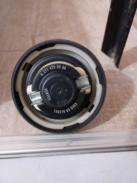 Оригинална капачка за гориво на Мерцедес