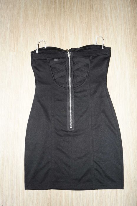 Малка черна рокля Guess, Zara