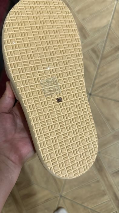 Кожаные шлепанцы