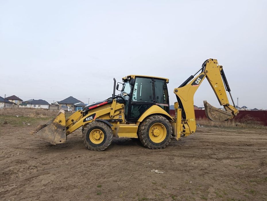 погрузчик 3в 1. Петушок трактор