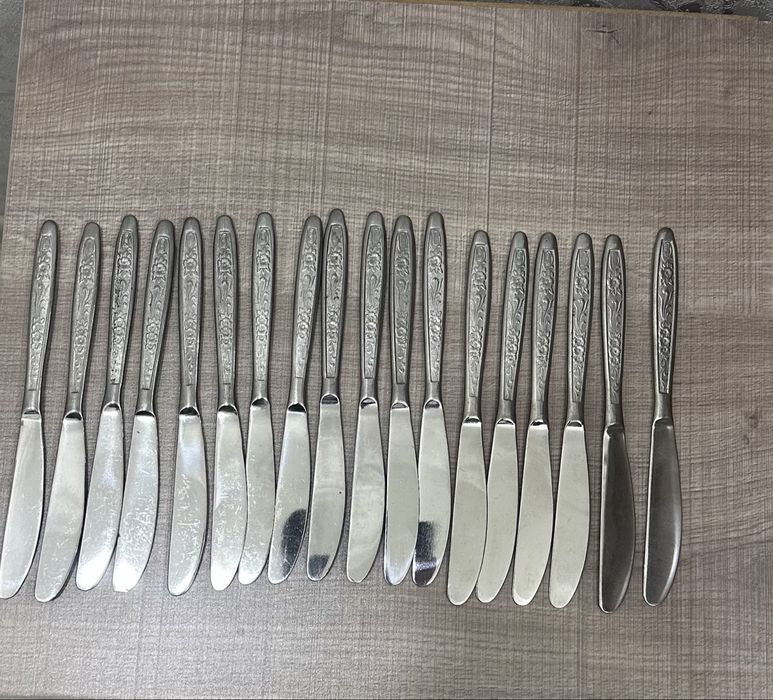 Ножи столовые.