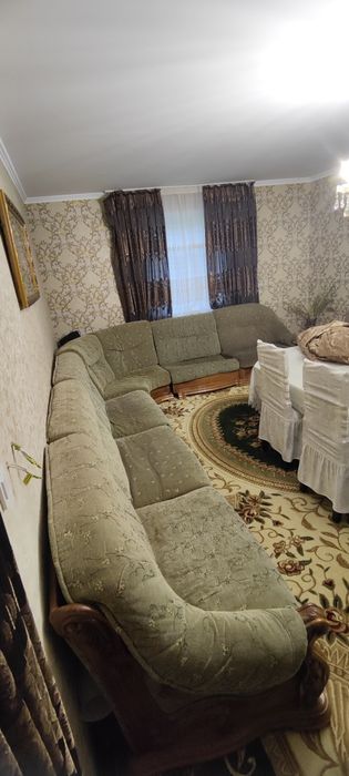 Мягкая мебель диван из ореха большого размера mebel divan yongoq