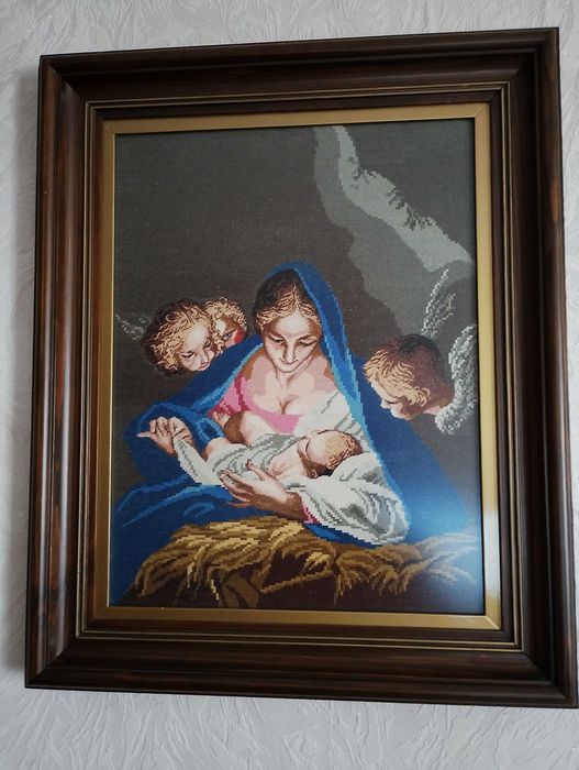 Продавам ръчно ушити гоблени с дървена рамка и стъкло