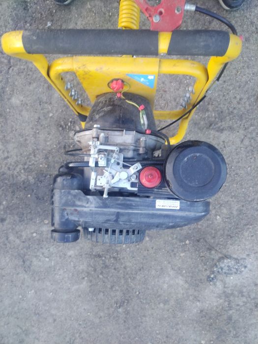 Бензиновият двоен свредел CIMEX е предназначен за пробиване на дупки в