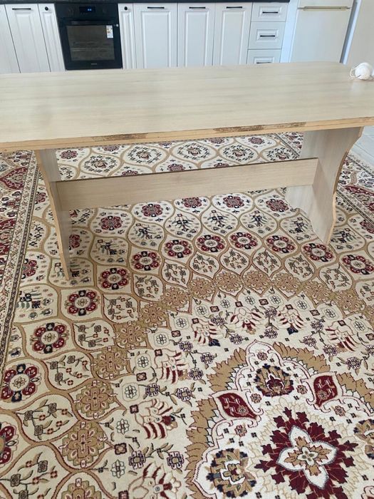 Продам стол.