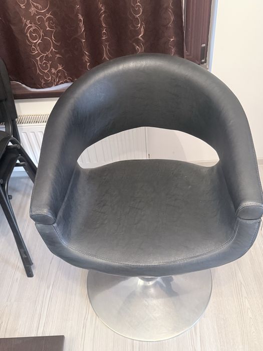3 Oglinzi de coafor si scaun pret pe bucata