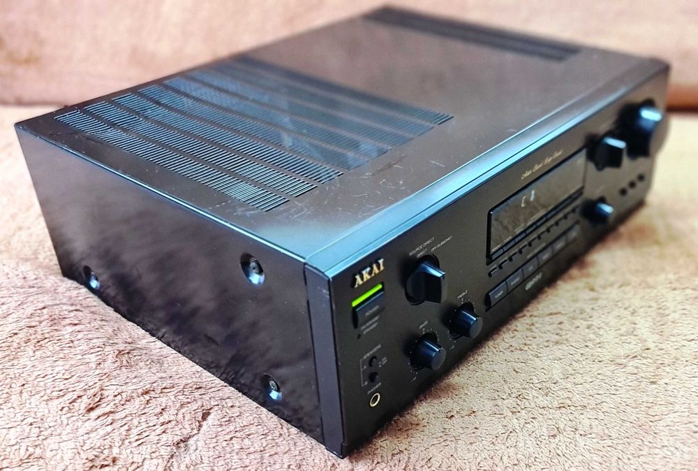 Akai AA-49 ampliruner 2X60W pe 8 Ohm