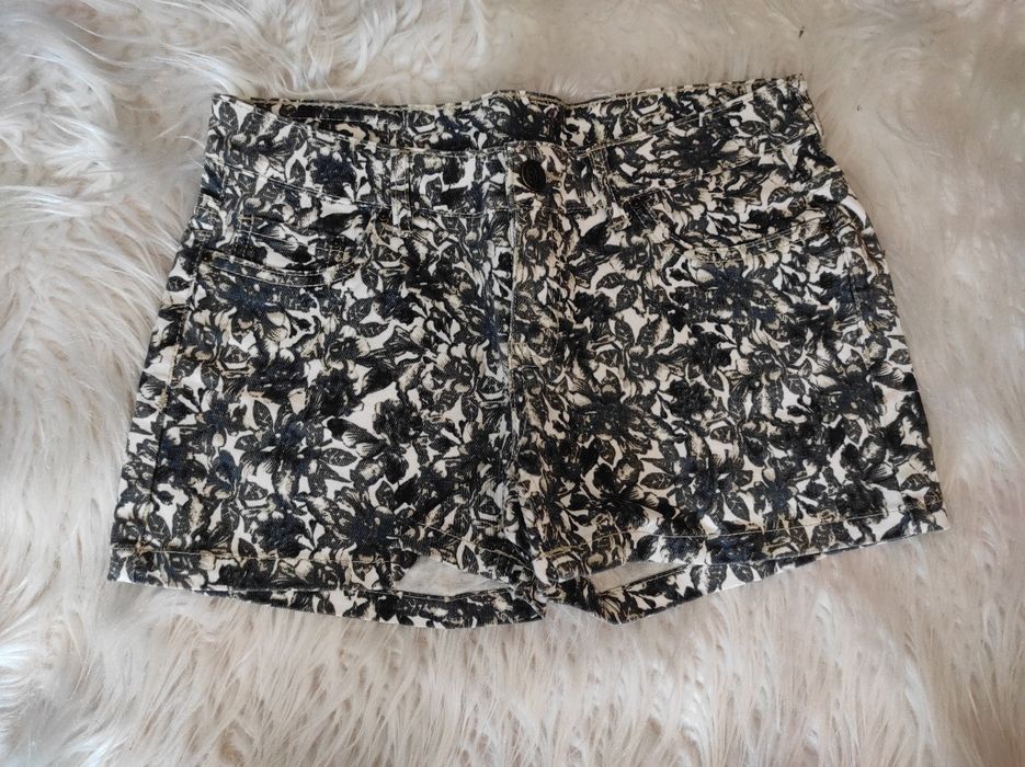 Къси панталони М размер