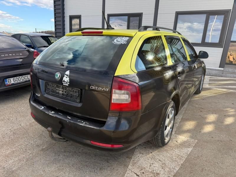 Bara spate cu senzori de parcare Skoda Octavia 2 facelift Break culoar