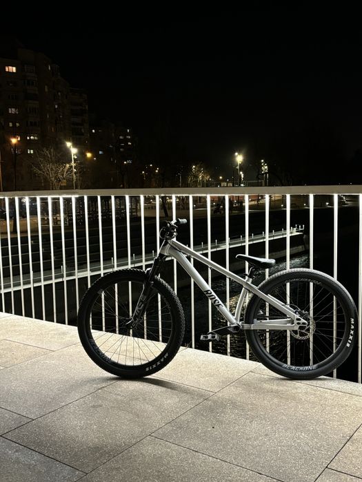 Vand dirt jumper Rose