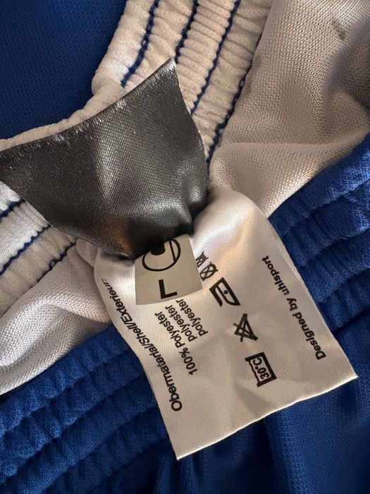 Екип на Левски Uhlsport