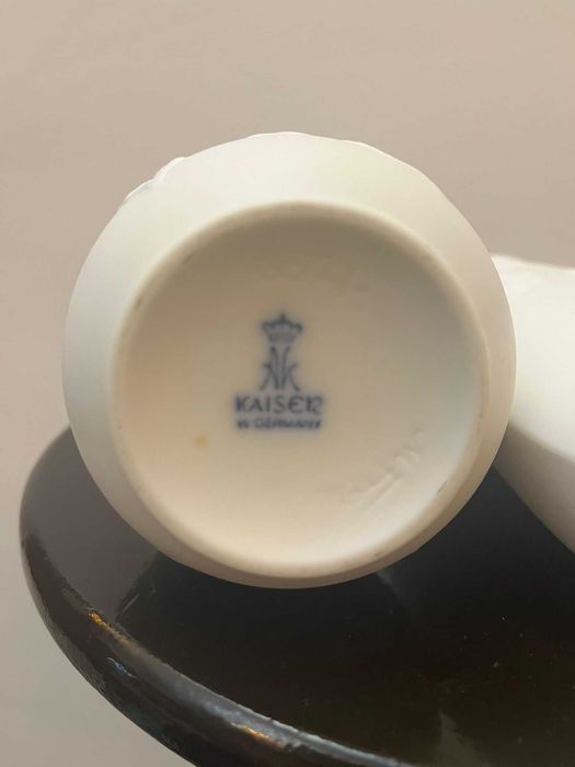Set 2 piese portelan biscuit w germania KAISER marcate bibelouri bibelou